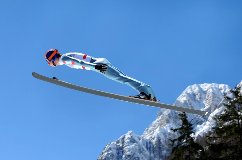 Na zdjęciu skoczek narciarski